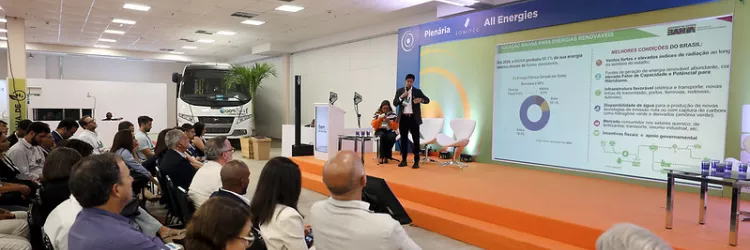 O protagonismo e o potencial da Bahia na produção de energia renovável no país, foi tema de um dos painéis apresentados nesta terça-feira (25) pelo Governo do Estado, por meio da Secretaria de Desenvolvimento Econômico (SDE), durante a primeira edição do International Brazil Energy Meeting (iBEM25), que acontece no Centro de Convenções de Salvador. O evento gratuito, com expectativa de receber 6 mil visitantes até esta quinta-feira (27), se consolida como uma oportunidade de movimentar cerca de R$ 250 milhõ