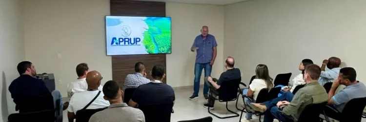 Comitiva da SDE apresenta oportunidades de investimentos para indústrias do Oeste