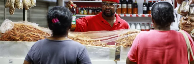 Mercado do Rio Vermelho registra aumento de vendas com procura de produtos da Semana Santa
