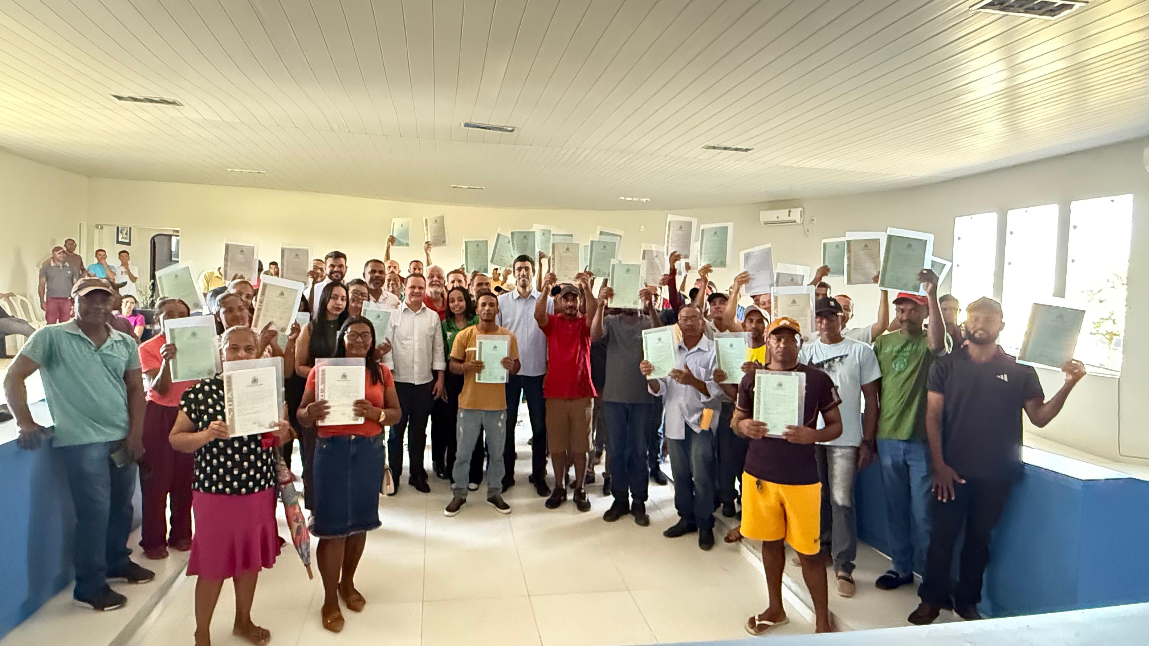 SDA entrega 46 títulos de terra a agricultores familiares de Mansidão