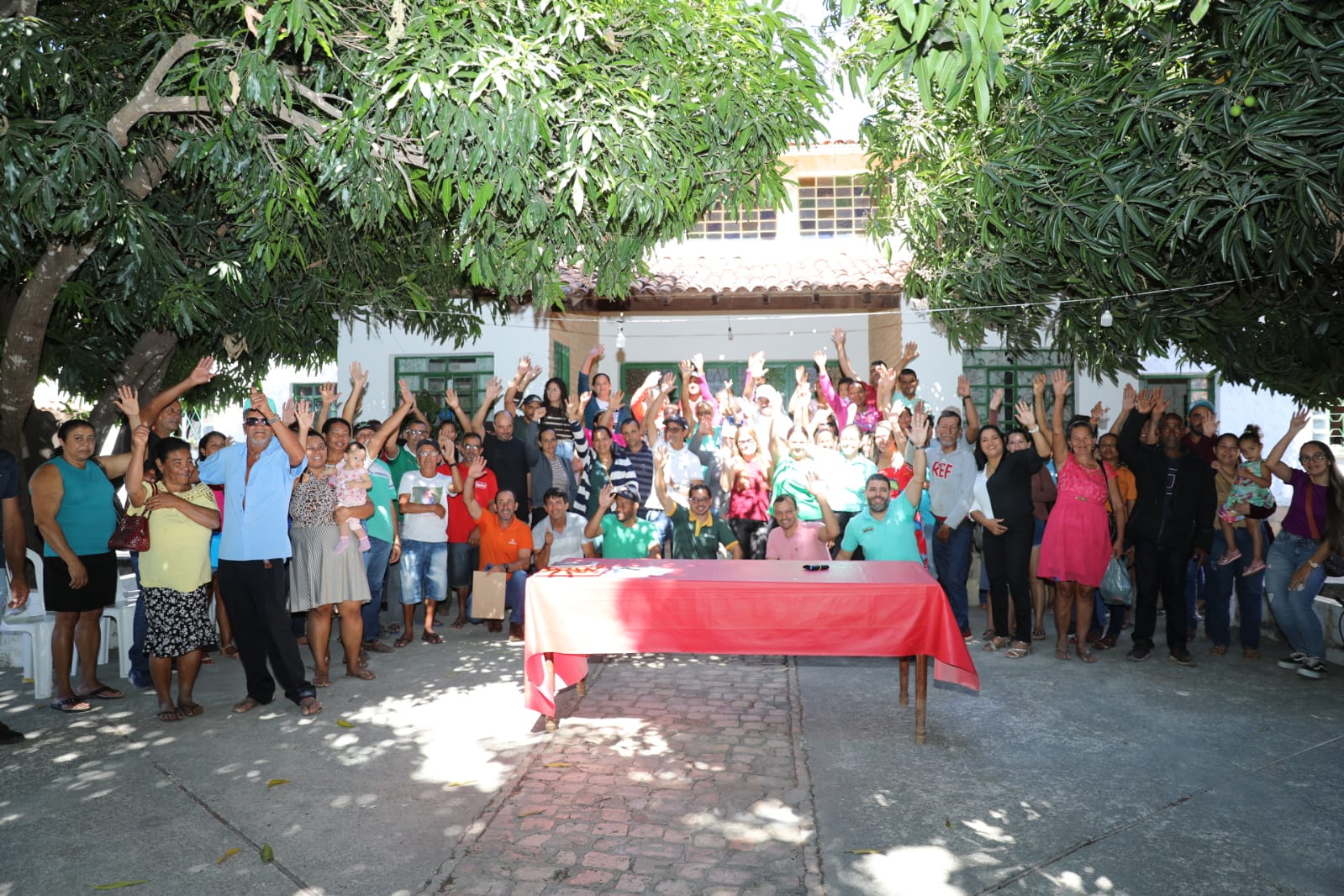 Agricultores familiares de Brotas de Macaúbas assinam contrato para  construção de moradias pelo Minha Casa, Minha Vida Rural  
