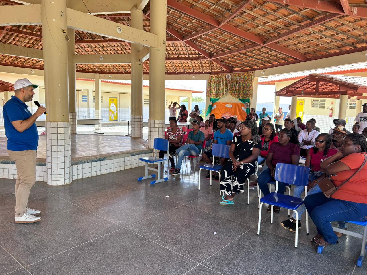 Famílias de comunidade quilombola do Lapão assinam contrato para a construção de habitações rurais