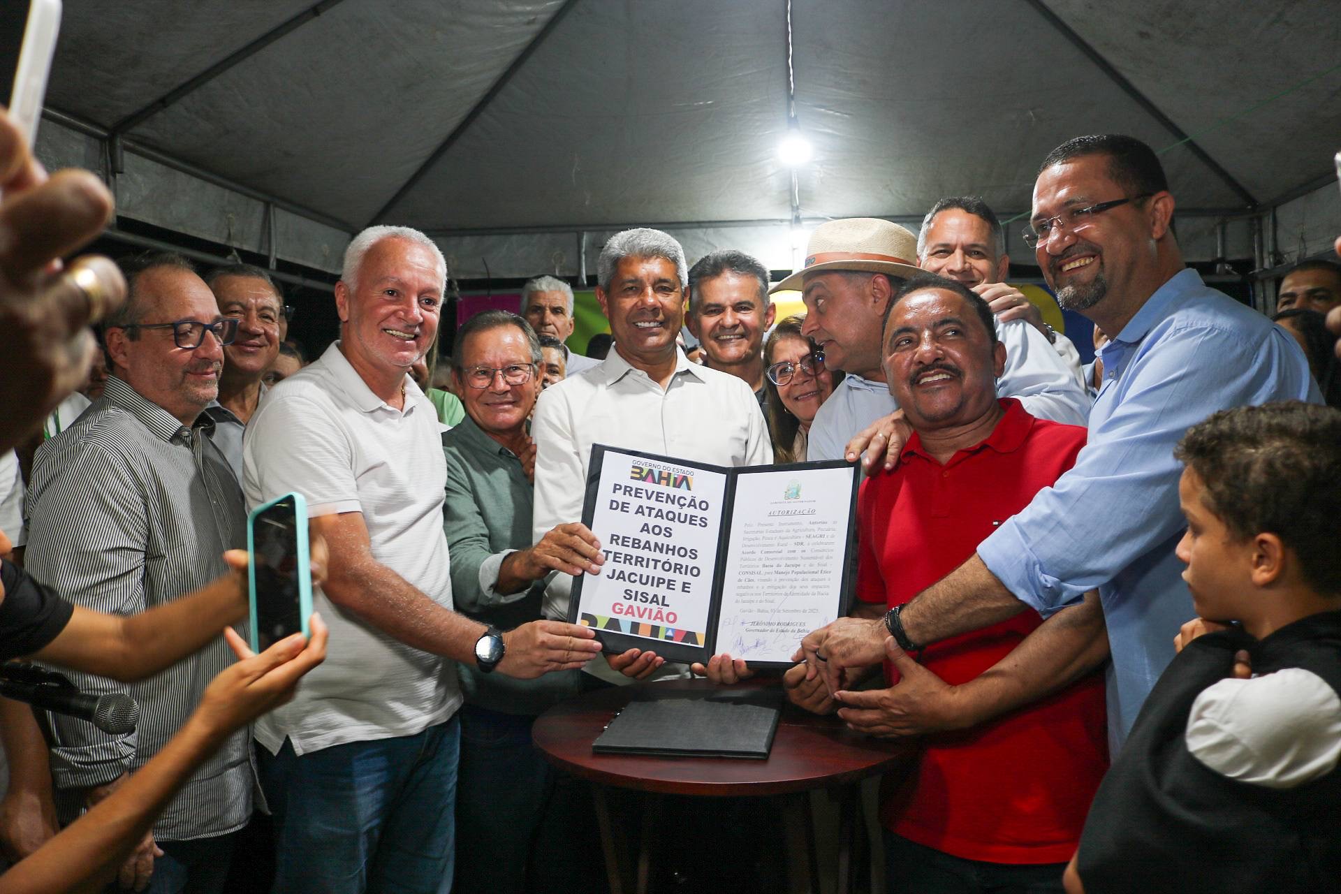 SDR e SEAGRI lançam ações de manejo reprodutivo e bem-estar de cães no Semiárido baiano