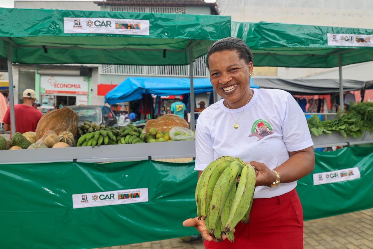 Tratores, barracas e obras estruturantes impulsionam a agricultura familiar no Vale do Jiquiriçá