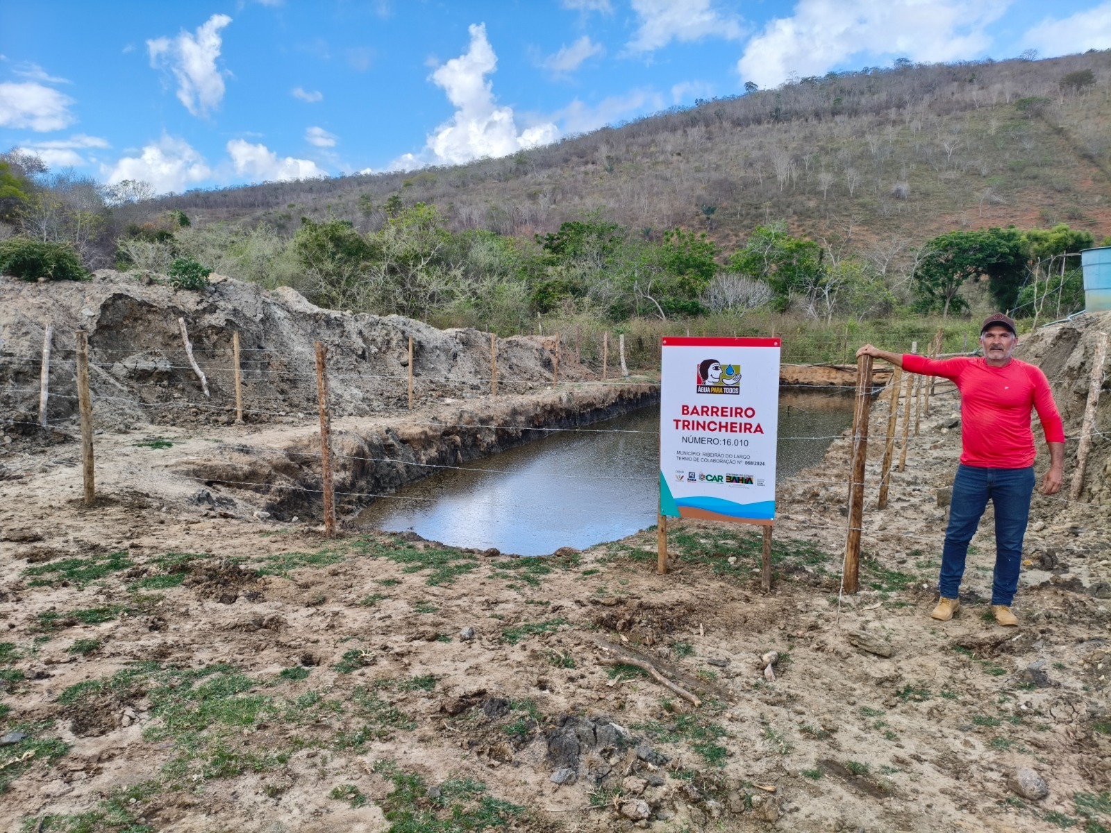 Comunidades rurais são beneficiadas com a entrega de barreiros de trincheira em toda a Bahia