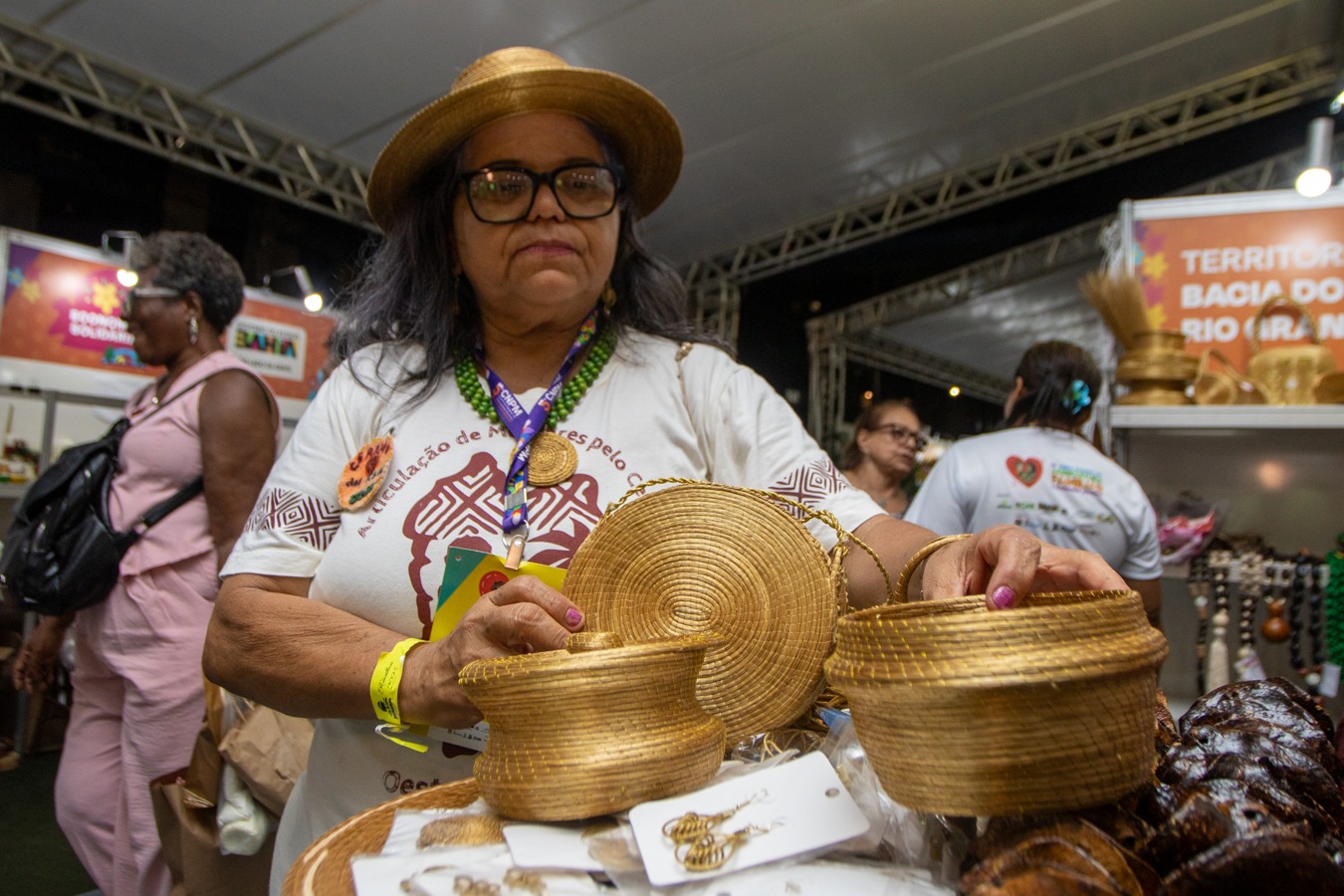 Público de Salvador tem opções diversificadas e diferenciadas de presentes na 16ª Feira da Agricultura Familiar e Economia Solidária