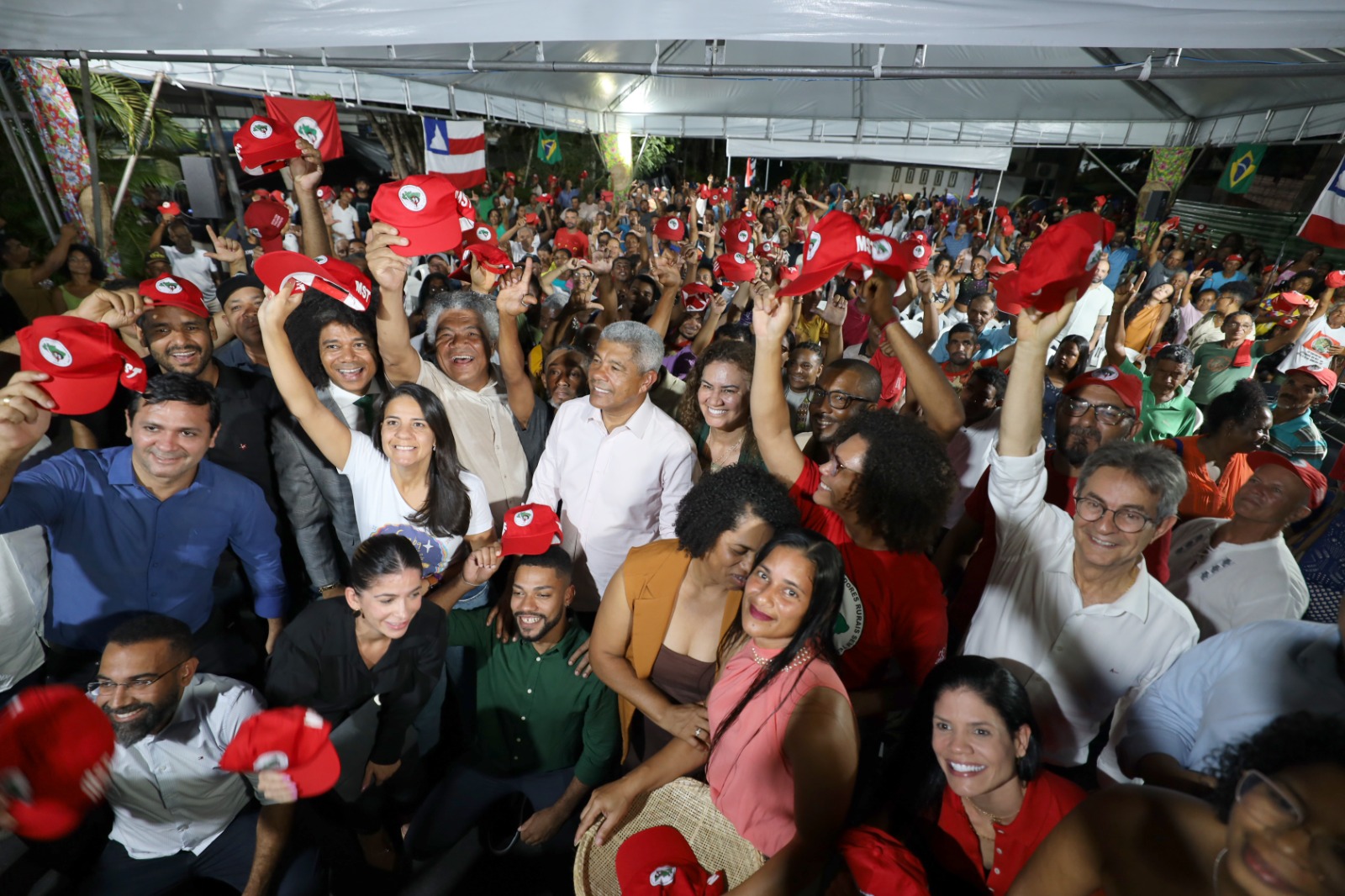 lideranças do MST, dialoga sobre demandas 