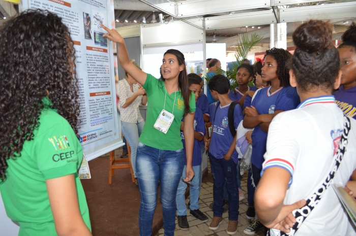  Estudantes de Itororó e Gandu apresentam experiências das fábricas-escolas de chocolate e de carne do sol em Salvador