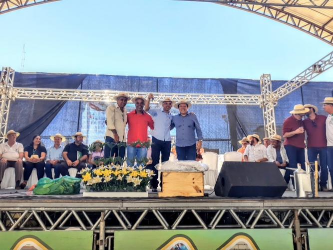 Equipamentos entregues pelo Governo do Estado incrementam a produção da Agricultura Familiar do Sertão baiano