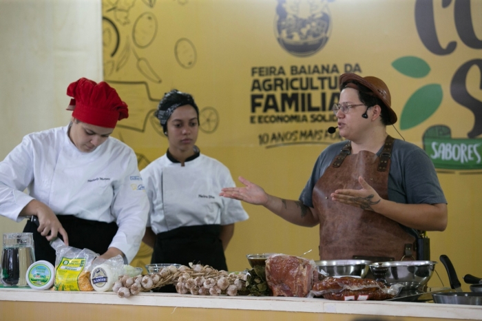 Chef Bruna Moreira traz receita de fumeiro de porco nativo para a Cozinha Show
