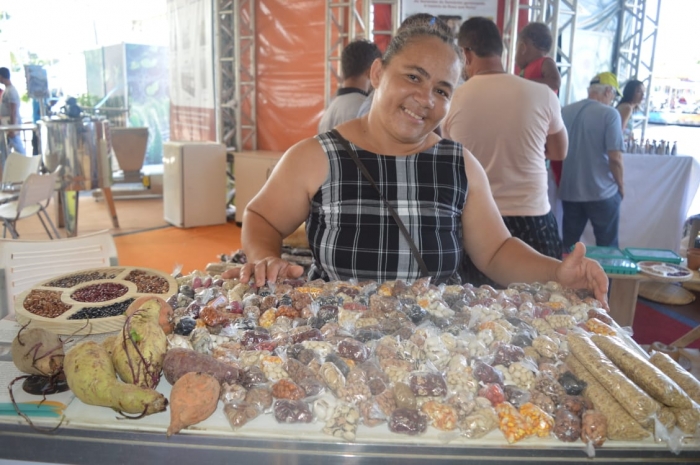Estande reúne variedade de sementes crioulas