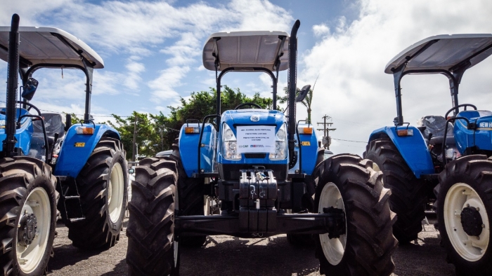 Governo do Estado beneficia agricultores familiares de 91 municípios com entrega de tratores agrícolas