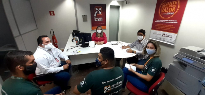 Ações realizadas por meio de parceria entre Bahiater/SDR e BNB no Litoral Sul da Bahia são debatidas em reunião