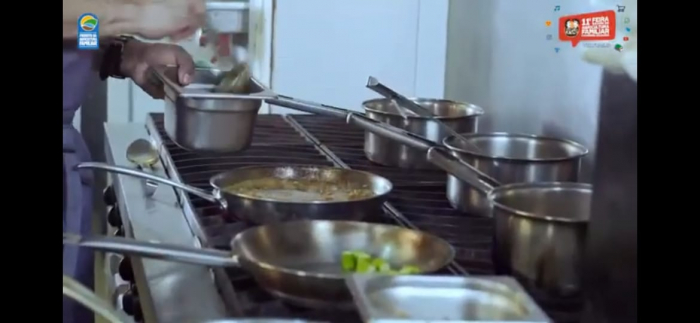 Arroz de galinha caipira e fumeiro com farofa de beiju de copioba foi a atração da Cozinha Show &nbsp;