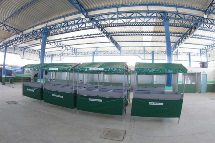 Feira livre de Paulo Afonso ganha reforço com a chegada de barracas padronizadas