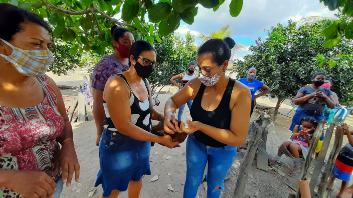 Comunidade quilombola de Paratinga recebe capacitação em criação de galinhas caipiras
