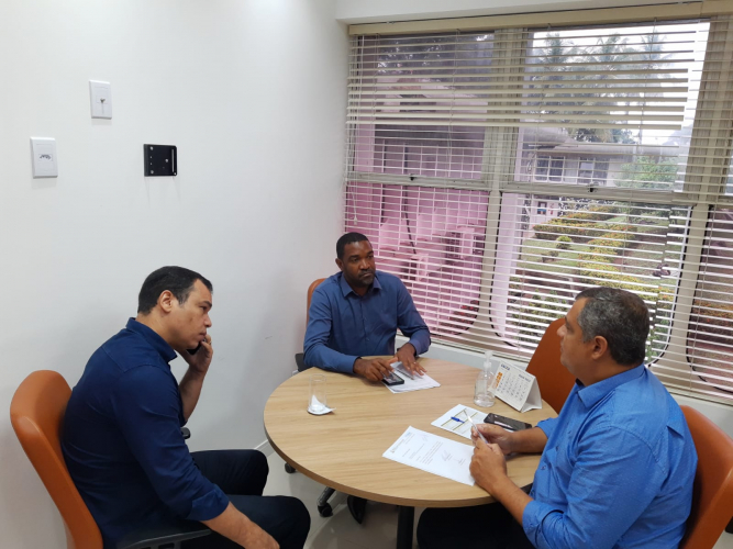 Escoamento da produção da agricultura familiar em Coração de Maria é tema de reunião em Salvador