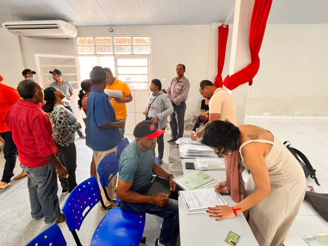 Mais de 100 títulos de domínio de terra são entregues a agricultores de Uauá