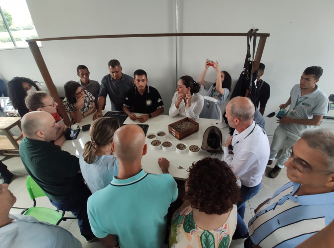 Missão do Banco Mundial avalia impactos do projeto Bahia Produtiva em cooperativa de Barra do Choça