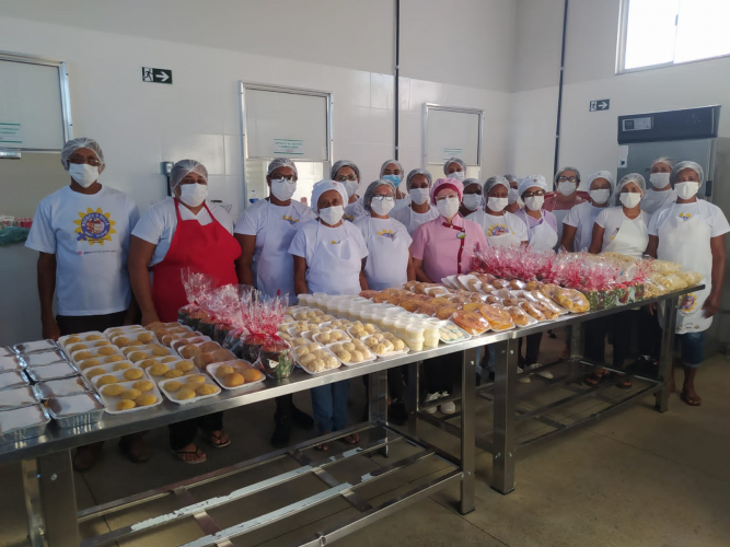 Oficina de processamento de derivados de mandioca capacita comunidade rural para diversificação produtiva