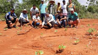 Visita Técnica a uma propriedade convencional com problema de erosão de solo em Uibaí.jpg