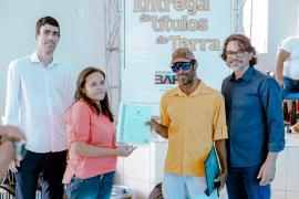 05Entrega de titulos Sertão São Francisco[993].jpeg