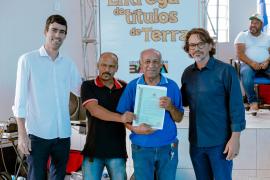 06Entrega de titulos Sertão São Francisco[994].jpeg