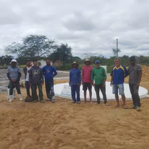 Formação de pedreiros de cisternas gera renda e segurança hídrica no interior da Bahia