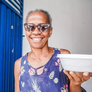 Comida no Prato leva dignidade e alimentação de qualidade a Serrinha