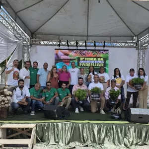Agricultura familiar ganha reforço em Araci com entrega de mudas, equipamento de irrigação e títulos de domínio