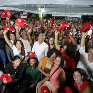 lideranças do MST, dialoga sobre demandas 