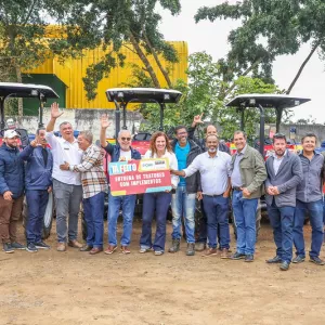 Governo da Bahia entrega máquinas, equipamentos e 2.700 caixas d’água para a agricultura familiar de 18 municípios