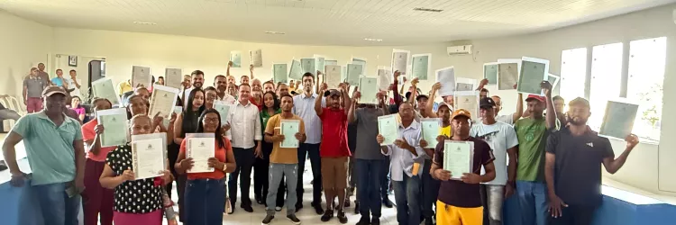 SDA entrega 46 títulos de terra a agricultores familiares de Mansidão