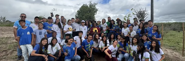 Em ato simbólico no Dia Mundial do Combate à Desertificação e à Seca, a SDR planta mudas na regiões de identidade da Bahia
