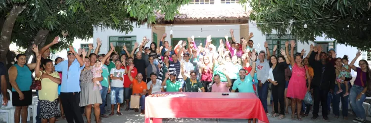 Agricultores familiares de Brotas de Macaúbas assinam contrato para  construção de moradias pelo Minha Casa, Minha Vida Rural