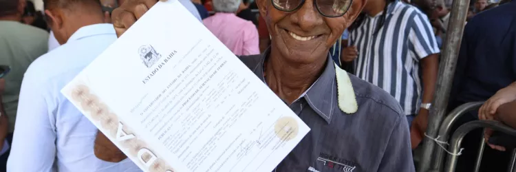 Cansanção recebe trator, títulos de terra e unidade de beneficiamento para fortalecer agricultura familiar