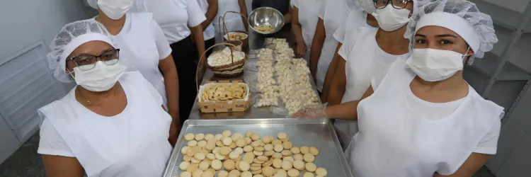 Mais estrutura para o campo: Fátima recebe requalificação de agroindústria de mandioca e cobertura de Feira Livre