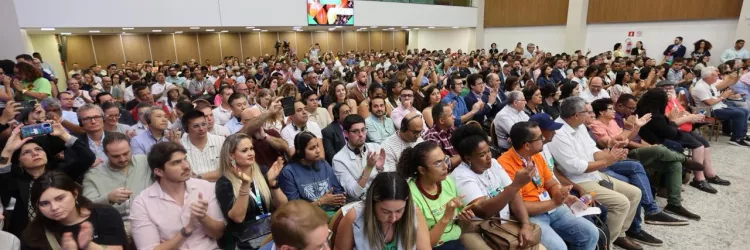 Bahia lança cinco editais para fortalecer cadeias produtivas da agricultura familiar durante encontro nacional de cooperativas
