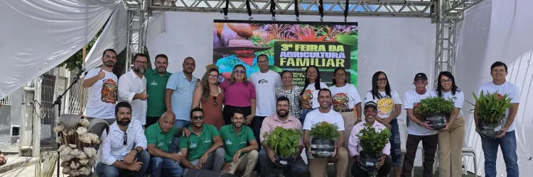 Agricultura familiar ganha reforço em Araci com entrega de mudas, equipamento de irrigação e títulos de domínio
