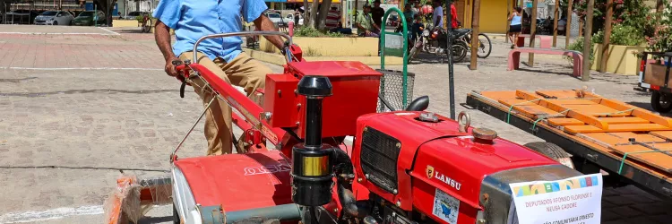  Governo da Bahia entrega equipamentos 