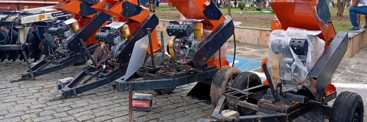 Agricultura familiar de Mairi e Várzea do Poço ganha reforço com máquinas e equipamentos