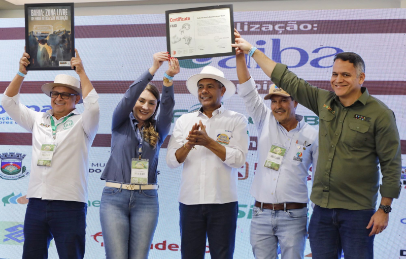 Em abertura oficial da Bahia Farm Show, governador Jerônimo Rodrigues visita estande da Seagri e realiza entrega ao setor agrícola