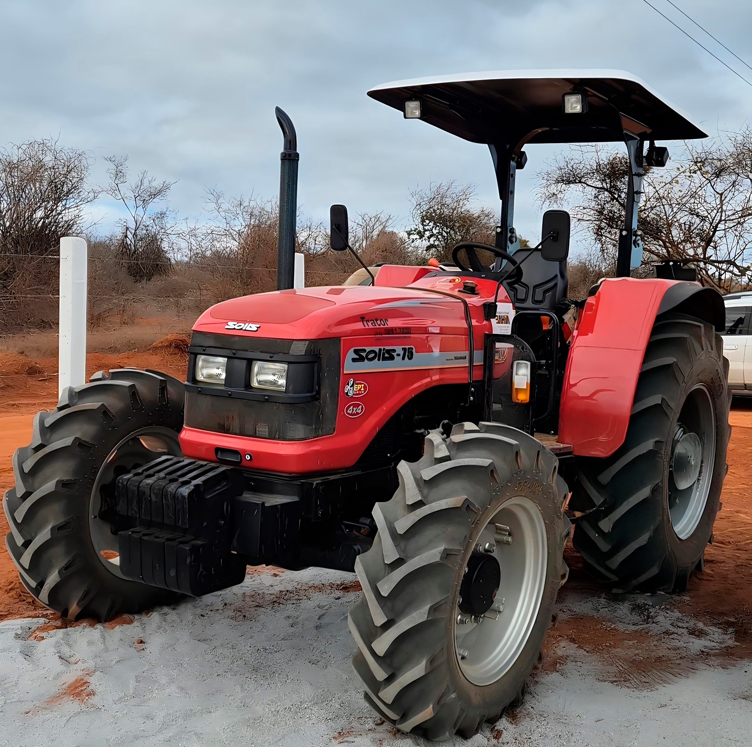 Seagri entrega trator e implementos agrícolas a comunidade rural de Ibiassucê 