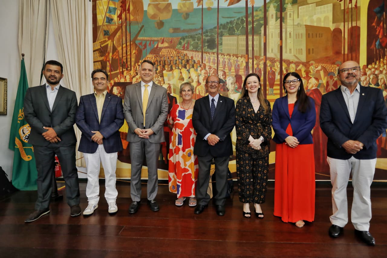 Visita comitiva italiana pescado BTS