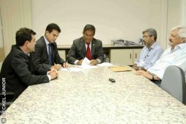 Assinatura de acordo de cooperação entre Seagri e Embasa.jpeg