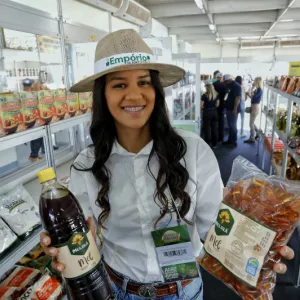Cooperativa de Ribeira do Pombal leva primeiro lugar na 2ª edição do Concurso de Qualidade do Mel da Seagri na Bahia Farm Show
