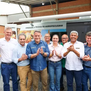 Entrega de Unidade de Trânsito Agropecuário da Adab