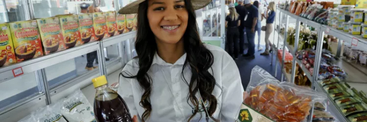 Cooperativa de Ribeira do Pombal leva primeiro lugar na 2ª edição do Concurso de Qualidade do Mel da Seagri na Bahia Farm Show