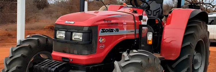 Seagri entrega trator e implementos agrícolas a comunidade rural de Ibiassucê 