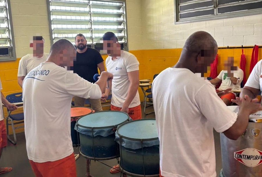 Oficina de percussão fortalece educação e ressocialização no Conjunto Penal de Barreiras